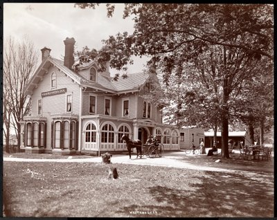 The Woodmasten Inn, Westchester, New York, 1901 von Byron Company